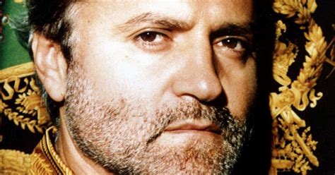 immagini assassinio versace 1997|La storia dell’assassinio di Gianni Versace, un caso risolto  .